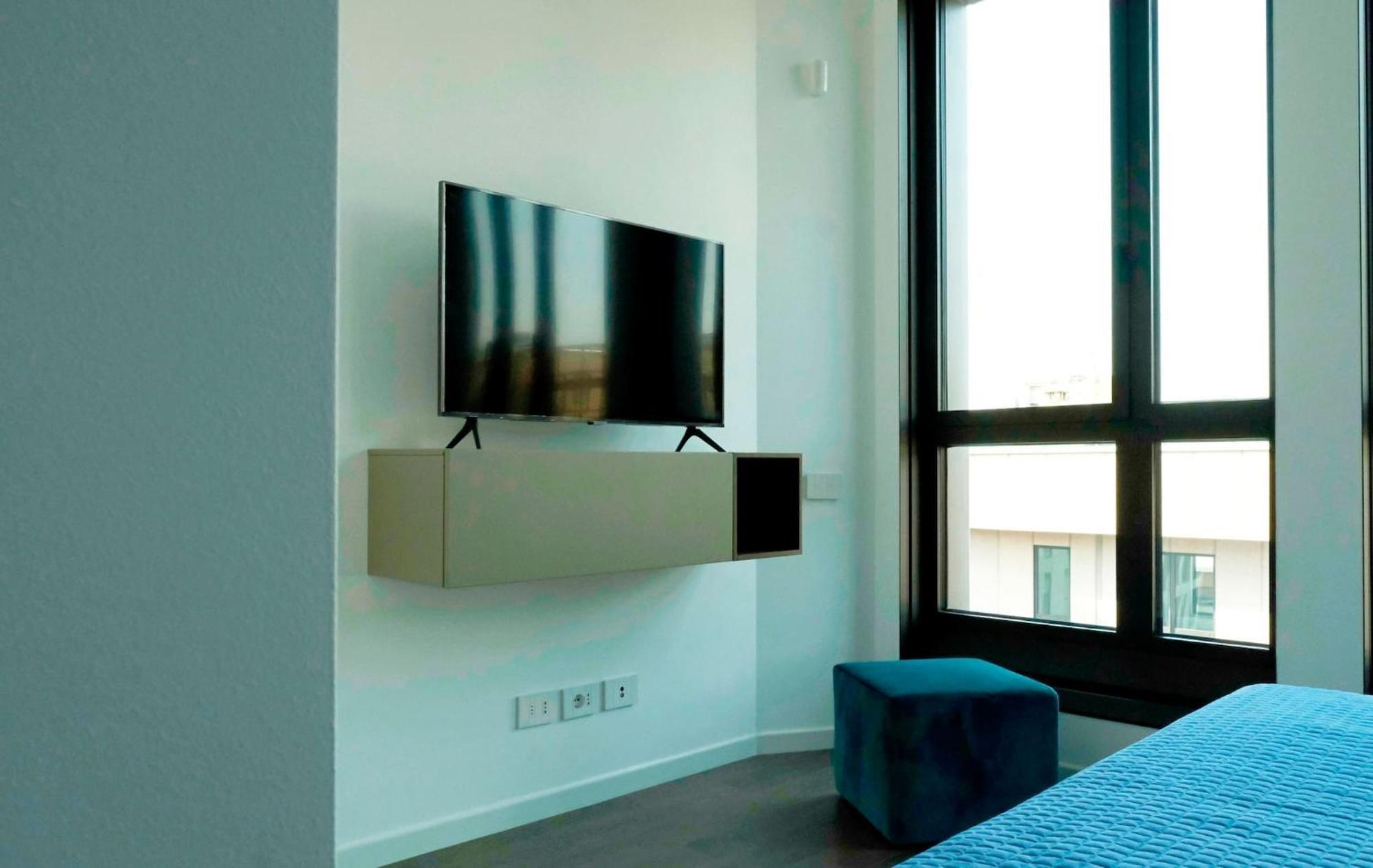 San Babila Tower With Panoramic Terrace Overlooking Duomo By Rentopolis Appartement Milan