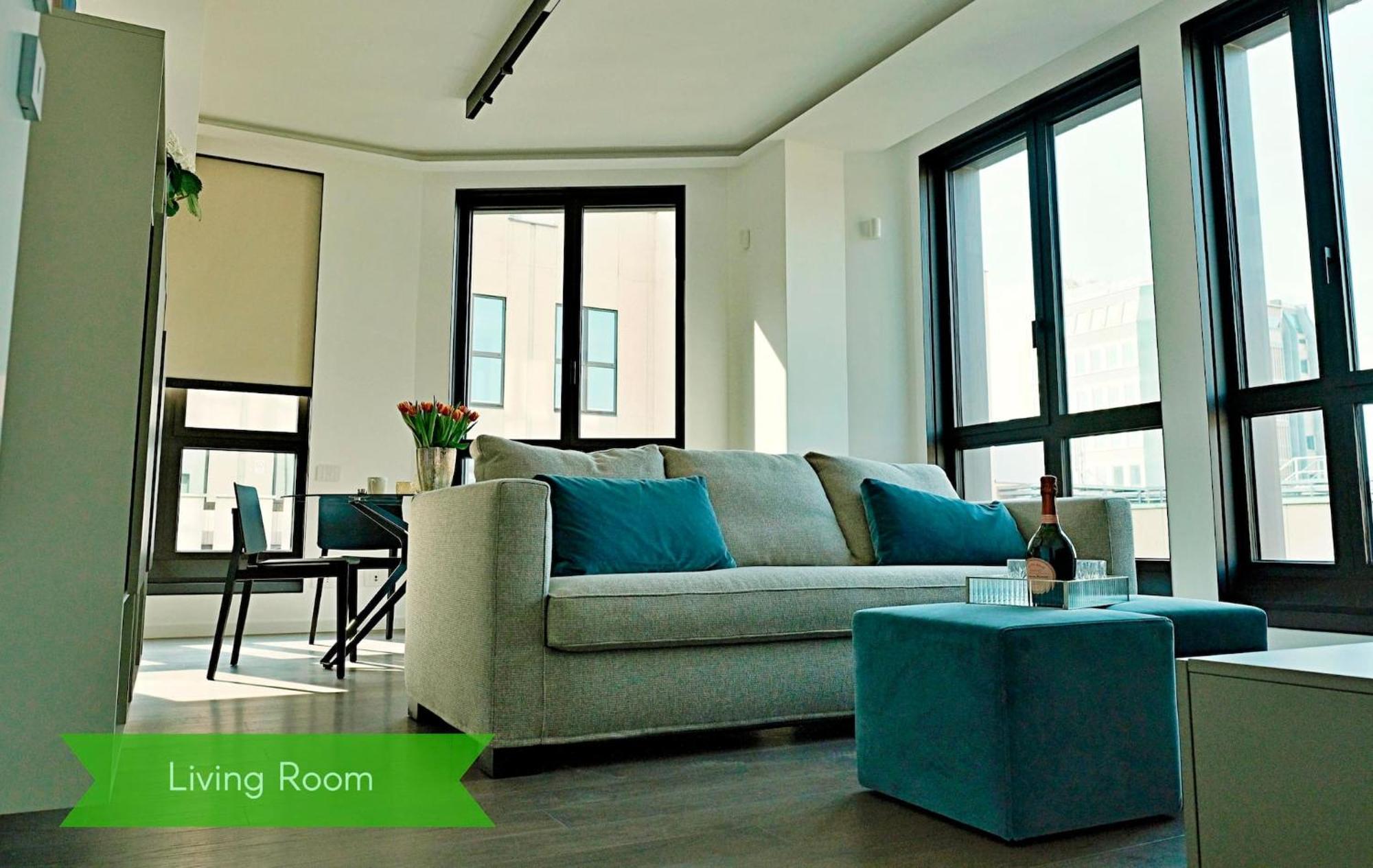 Appartement San Babila Tower With Panoramic Terrace Overlooking Duomo By Rentopolis