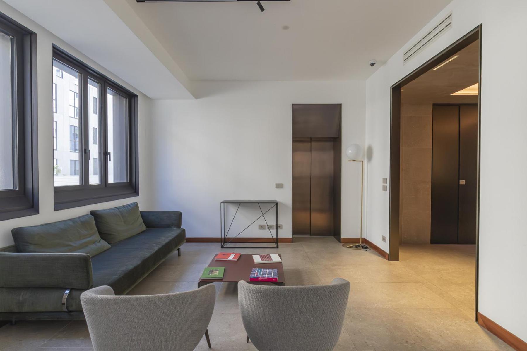 San Babila Tower With Panoramic Terrace Overlooking Duomo By Rentopolis Appartement Milan