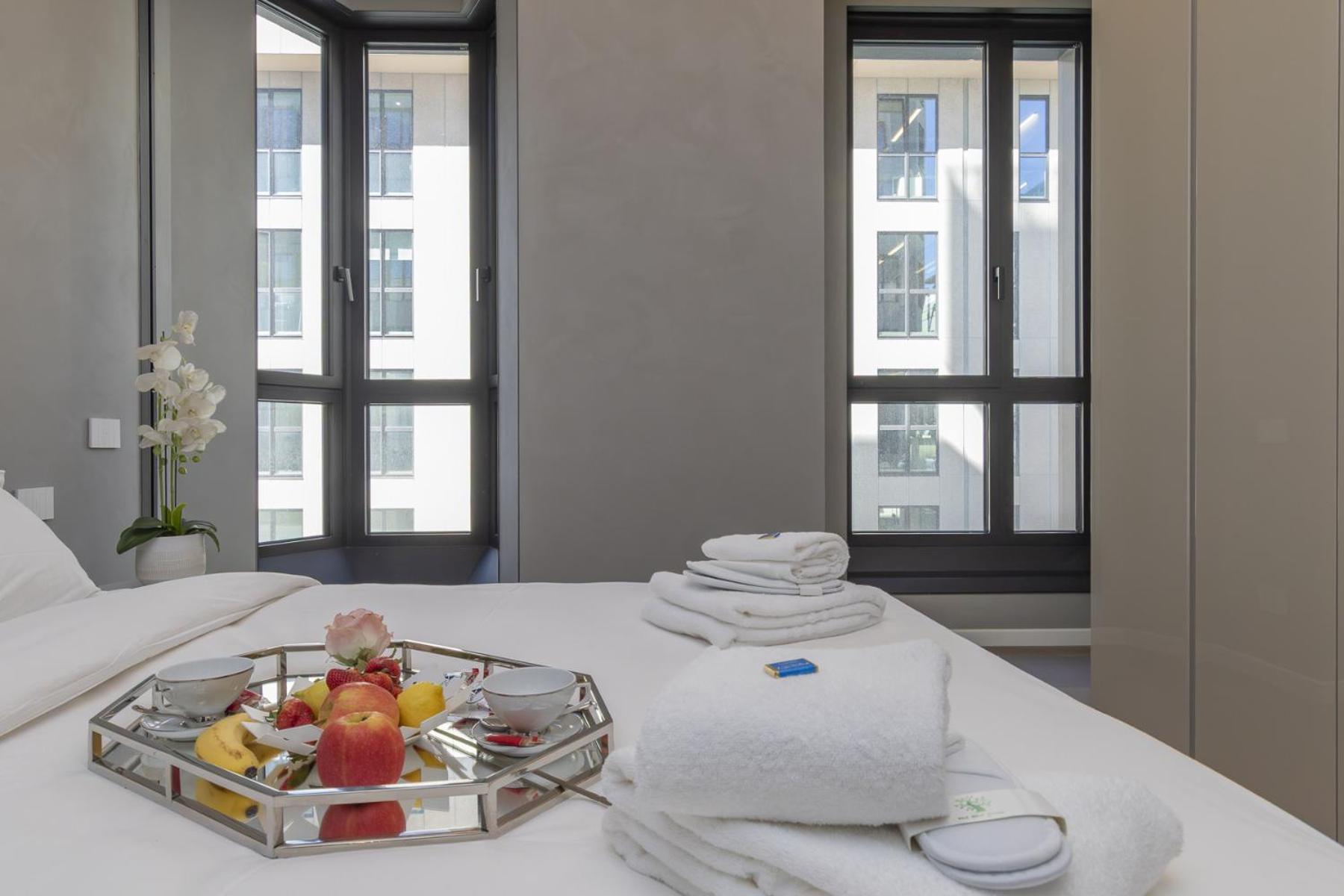 Appartement San Babila Tower With Panoramic Terrace Overlooking Duomo By Rentopolis