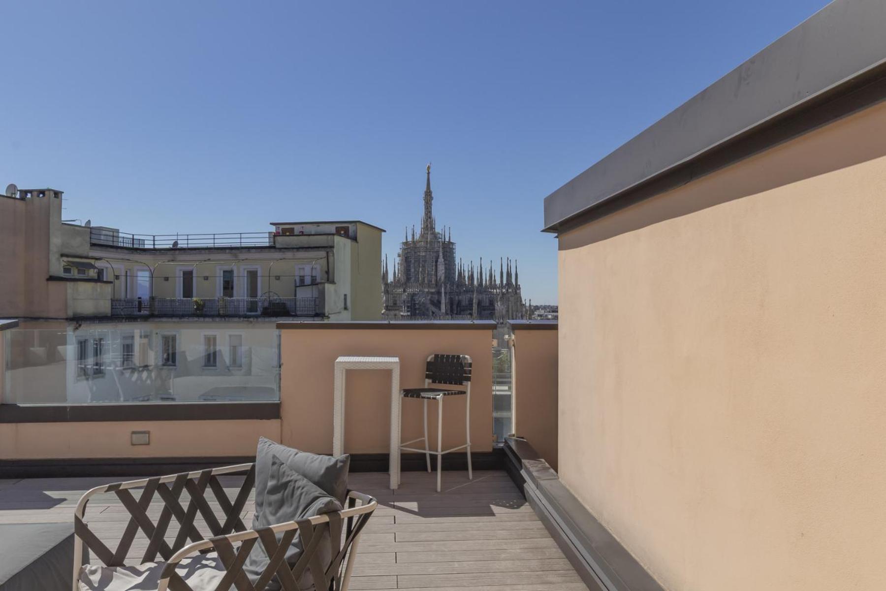 Appartement San Babila Tower With Panoramic Terrace Overlooking Duomo By Rentopolis *